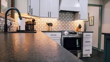 Micro-ondes, four, plaque de cuisson, lave-vaisselle