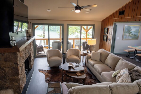 Téléviseur connecté, foyer