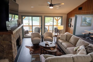 Smart TV, fireplace