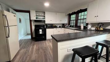 Micro-ondas, fogão, cooktop, lava-louças