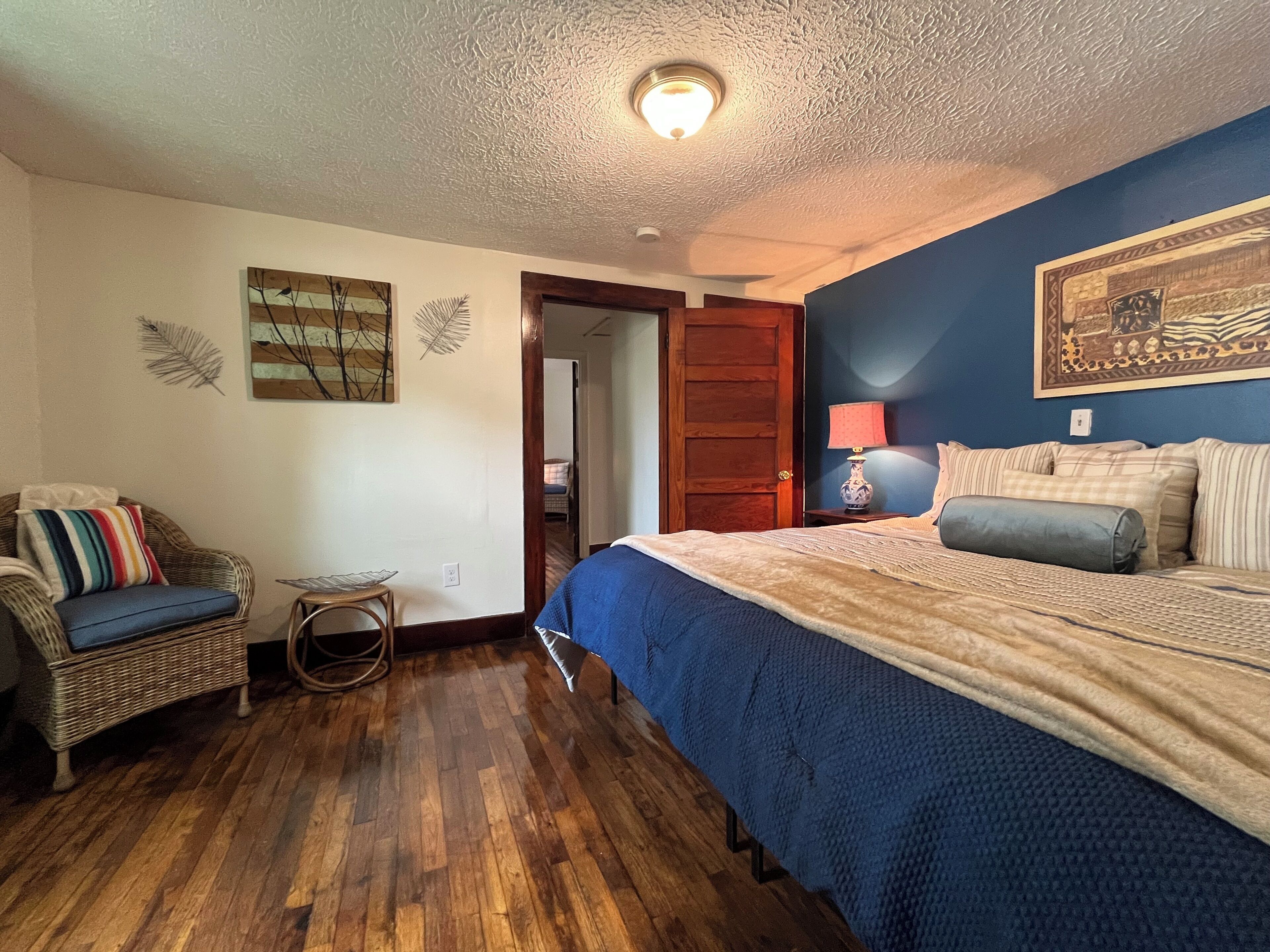 4 bedrooms, iron/ironing board, free WiFi, bed sheets