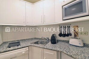 Micro-ondas, lava-louças, cafeteira/chaleira