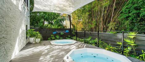 Outdoor spa tub