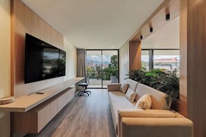 TV, offices - |EP| Spacious Apt W/Desk, Balcony, pool/ Views (Medellín)