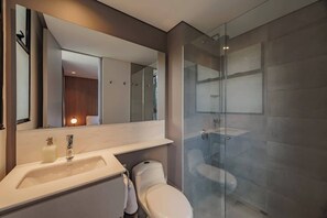 Shower - |EP| Spacious Apt W/Desk, Balcony, pool/ Views (Medellín)