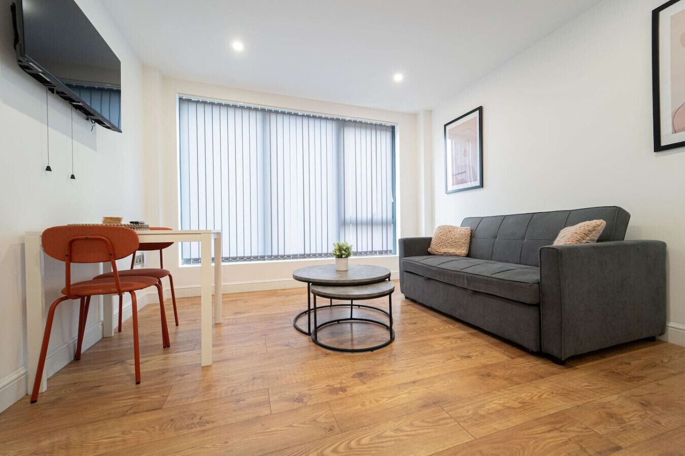 Sevenstay Fleet Apt8 - Liverpool central station
