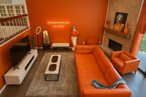 TV, peis og kontorer