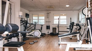 A gym with various exercise equipment including treadmills, weight machines, and free weights. - 6 Person Holiday Park Home in Romo (Rømø)