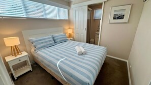 2 makuuhuonetta, silitysrauta/-lauta, ilmainen Wi-Fi, vuodevaatteet