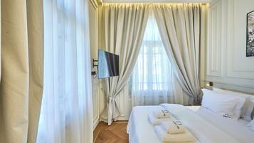 Romantic Suite, City View