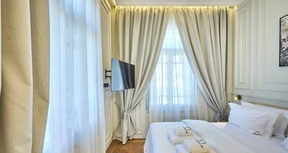 Ermou 99 Intelligent Private Suites