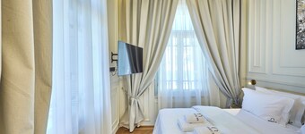 Ermou 99 Intelligent Private Suites