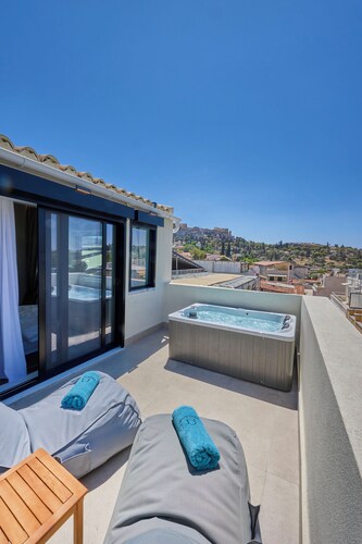 Ermou 99 Intelligent Private Suites