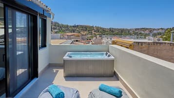 Presidential-Suite, Blick auf die Anlage | Zimmersafe, Schreibtisch, Verdunkelungsvorhänge, Bügeleisen/Bügelbrett