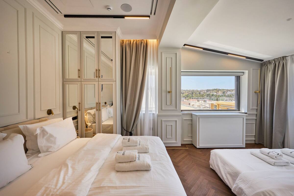 Presidential Suite, Resort View | In-room safe, desk, blackout drapes, soundproofing
