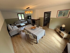 Smart TV, fireplace, books - Large Villa sleeps 14 in the Corsican maquis on the riverbank - 8mn from Corte (Riventosa)