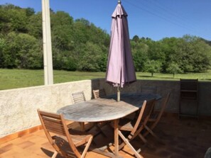 Outdoor dining - Large Villa sleeps 14 in the Corsican maquis on the riverbank - 8mn from Corte (Riventosa)