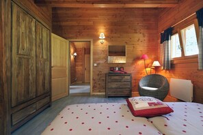 5 habitaciones, cuna de viaje, wifi gratis y ropa de cama 