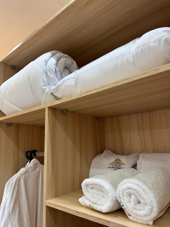 Pimennysverhot, silitysrauta/-lauta, ilmainen Wi-Fi