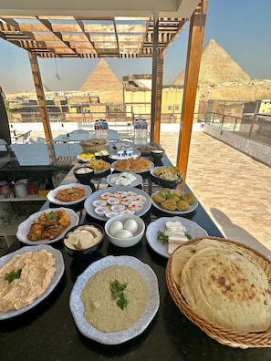 Free daily continental breakfast - Le Grand Pyramids View (giza)
