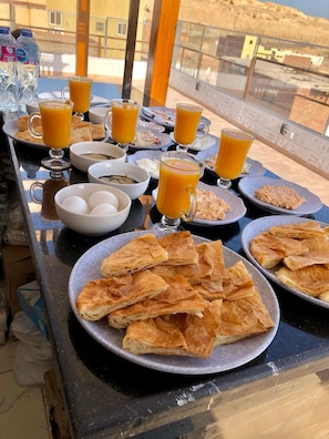 Rooftop terrace - Le Grand Pyramids View (giza)