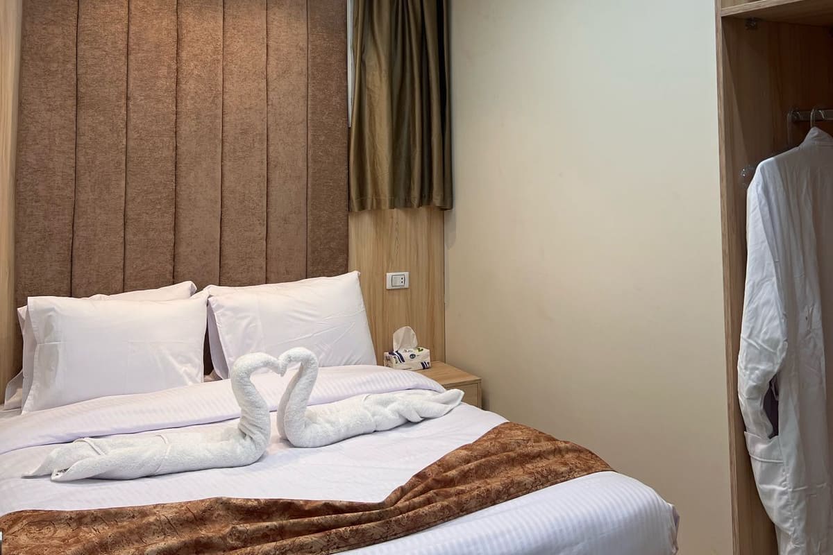 Habitación básica doble | Cortinas opacas, tabla de planchar con plancha, wifi gratis