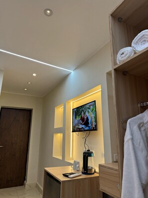 Deluxe Double Room, Balcony, Mountain View | Living area | Printers