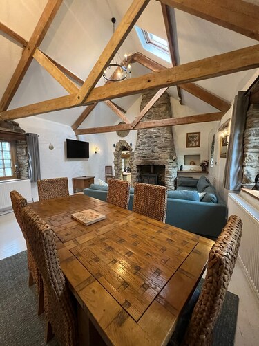 Quirky Cornish cottage next to the Moor - Yellow on the Broom