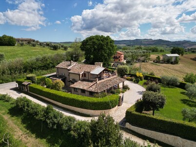 Vivi l'esperienza in una villa esclusiva with WiFi, AC