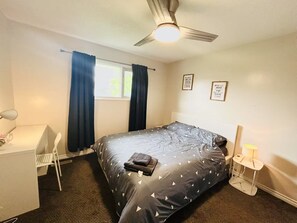 4 slaapkamers, een strijkplank/strijkijzer, wifi, beddengoed