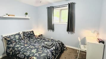 4 dormitorios, tabla de planchar con plancha, wifi y ropa de cama