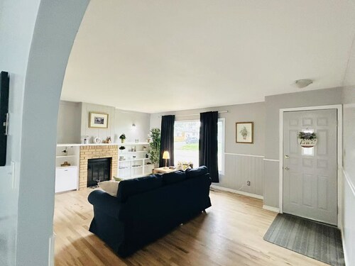 Contractor-friendly, 4Beds, Free Parking & Laundry & BBQ & Patio & Kitchen