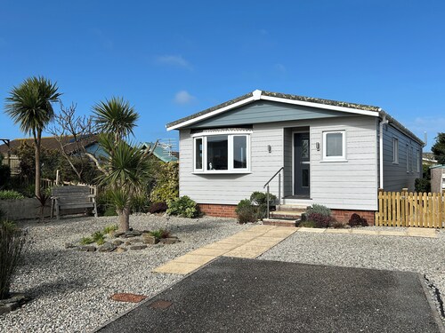 Stargazey - Lovely, 4 Bedrooms en-suite to master, secure garden,  Free WIFI