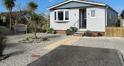 Stargazey - Lovely, 4 Bedrooms en-suite to master, secure garden, Free WIFI