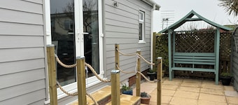 Stargazey - Lovely, 4 Bedrooms en-suite to master, secure garden, Free WIFI
