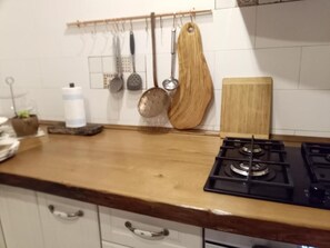 Private kitchen - Entire 4BR stone house with pool, 2 living rooms, new custom kitchen, great beds (Mormorola)