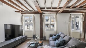 Leilighet – city, 2 soverom, balkong, byutsikt | Oppholdsområde