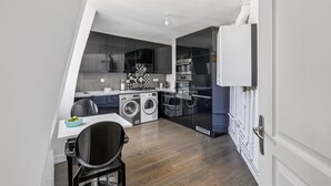 Leilighet – city, 2 soverom, balkong, byutsikt | Eget kjøkken