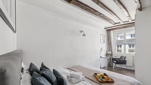 Leilighet – city, 2 soverom, balkong, byutsikt