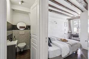 City Apartment, 2 Bedrooms, Balcony, City View | Cribs/infant beds, travel crib, free WiFi, bed sheets