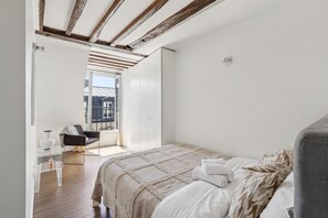 Appartement Ville, 2 chambres, balcon, vue ville | Lits bébé (en supplément), lit parapluie, Wi-Fi gratuit, draps fournis