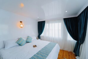 8 bedrooms, bed sheets