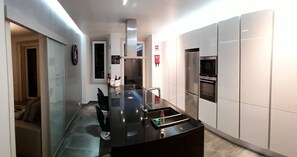 Micro-ondes, four, plaque de cuisson