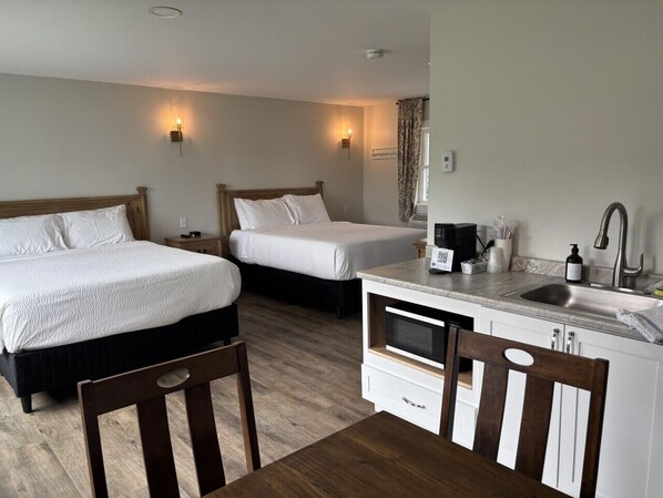 Travel cot, free WiFi, bed sheets