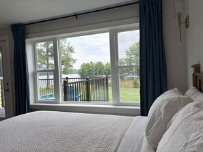 Travel cot, free WiFi, bed sheets