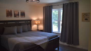 6 室のベッドルーム、デスク、アイロン / アイロン台、WiFi (無料)