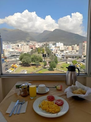 Free daily continental breakfast