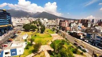 Ropa de cama de alta calidad y escritorio