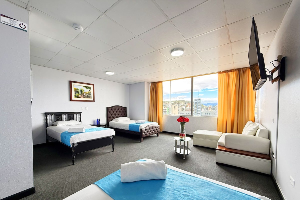 Classic Triple Room | Desk, laptop workspace, free WiFi, bed sheets