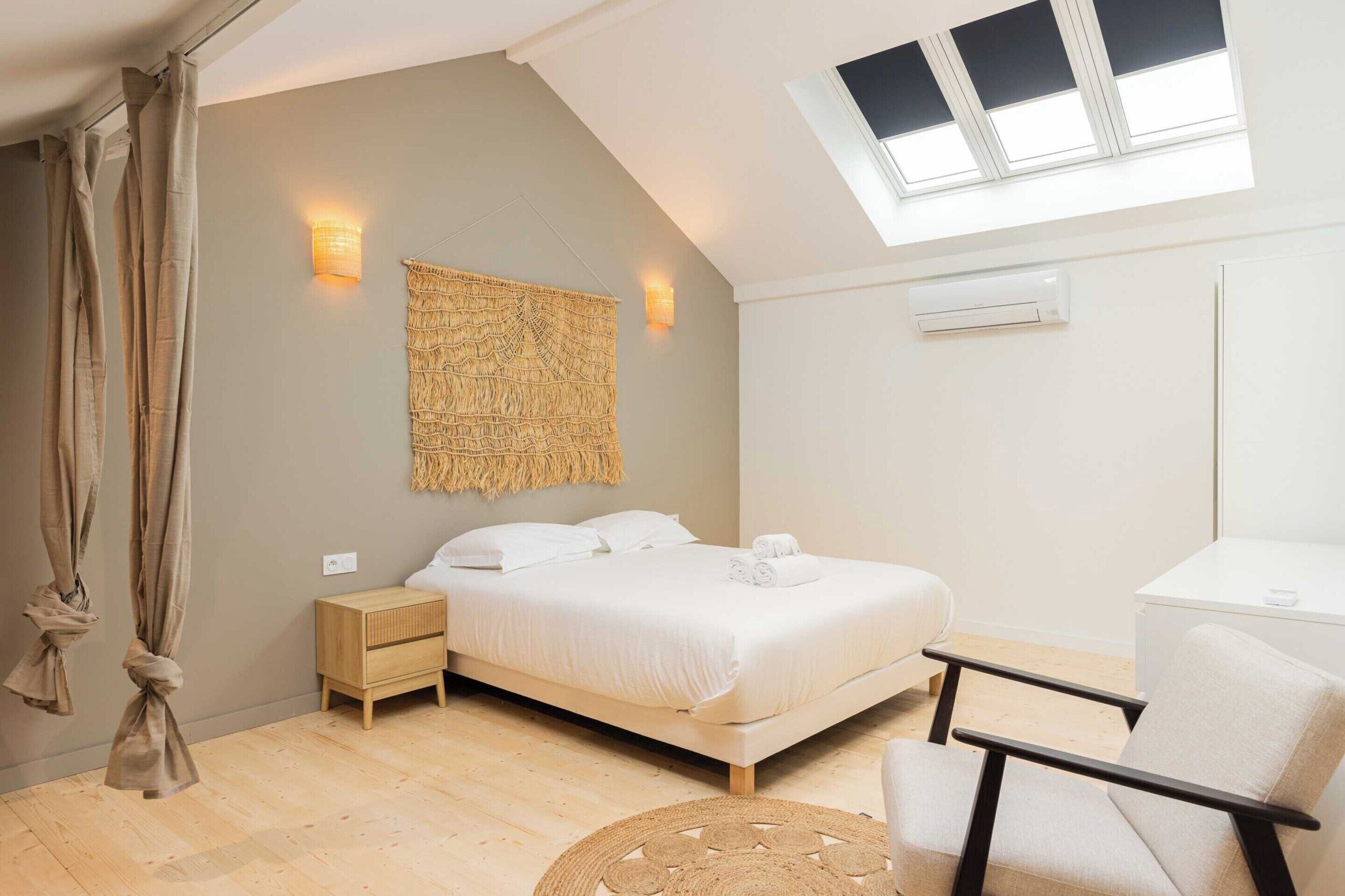 3 bedrooms, iron/ironing board, bed sheets